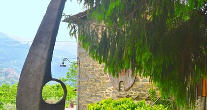 Vintage Cottage in Pescia with Hot Tub