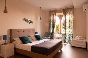 Basic Double Room | Premium bedding, down comforters, free minibar, individually decorated - 8 Rooms Hotel (Naples)