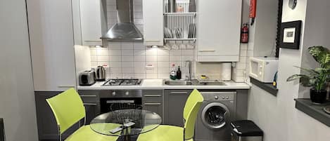 スーペリア スタジオ エンスイート シティビュー | レストラン