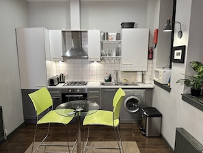 Superior Studio, Ensuite, City View | Restaurant - Greyfriars Studio Edinburgh (Edinburgh)