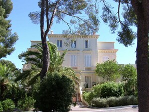 Exterior - Villa on Cote D'azur With Beachfront Views (Saint-Raphael)
