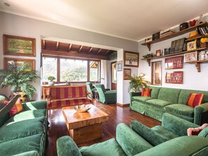 House | Living room - Spacious Holiday Home in Gignese With Garden (Gignese)