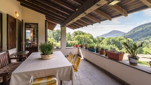 House | Balcony - Spacious Holiday Home in Gignese With Garden (Gignese)