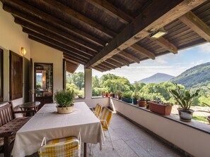 House | Balcony - Spacious Holiday Home in Gignese With Garden (Gignese)