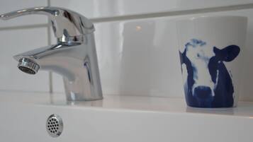 Shower, towels