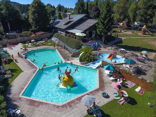 Relaxing Chalet in Dochamps With Swimming Pool and Terrace