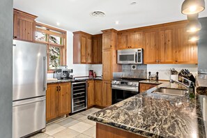 冰箱、微波炉、烤箱、炉灶