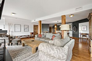 智能电视、壁炉、立体声音响