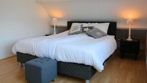 1 bedroom, cots/infant beds, bed sheets - Modern Holiday Home in Katwijk aan Zee by the Sea (Katwijk Aan Zee)