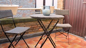 Outdoor dining - Modern Holiday Home in Katwijk aan Zee by the Sea (Katwijk Aan Zee)