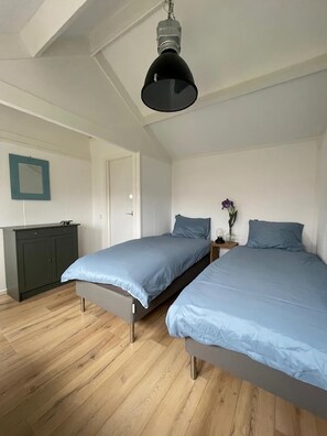 Huis | 2 slaapkamers, individueel gemeubileerd, een strijkplank/strijkijzer