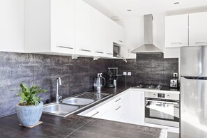 House | Private kitchen - Holiday Home in Brignoles With Private Pool (Brignoles)