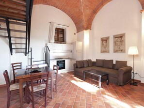 House | Dining - House in Tuscany Near Baratti Beach (Campiglia Marittima)