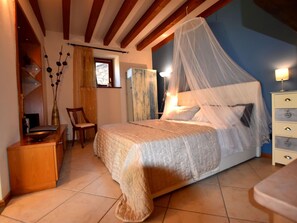 Apartment | 2 bedrooms, individually furnished, iron/ironing board, bed sheets