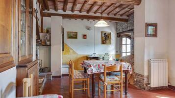Cottage | Dining