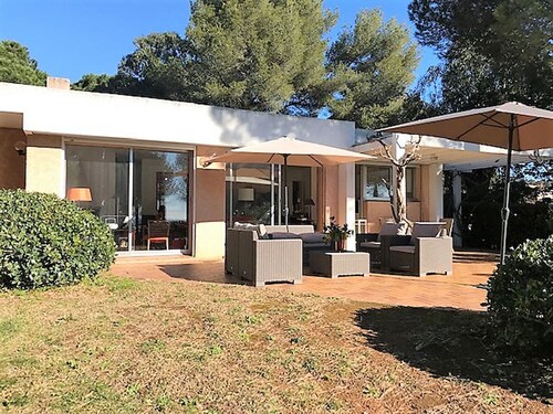Modern Villa With Private Garden Near Sea in Var