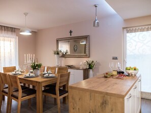 Villa | Dining