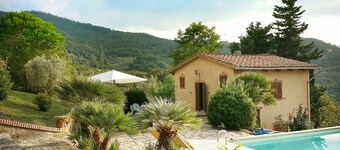 Villa in Sasso Pisano Wuith Garden