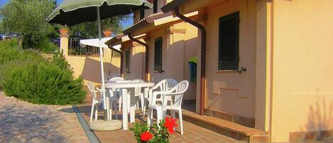 House | Outdoor dining