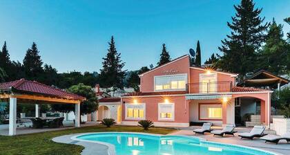 Attractive Villa with Pool in Peracko Blato near Lake