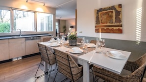 Dining - Detached Villa with Enclosed Wooded Garden with Lawn, Hot Tub, Infrared Sauna (Holten)