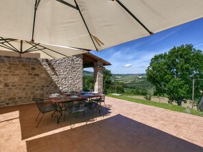 Villa | Dining - Belvilla by OYO Villa Due Olive (Todi)