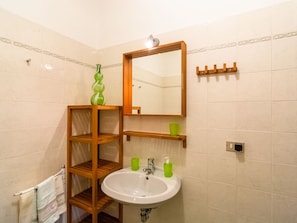 apartman | Fürdőszoba | Zuhanyzó