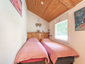 2 bedrooms, individually furnished, iron/ironing board, bed sheets - House in Hunzebergen Near Forest Trails (Exloo)