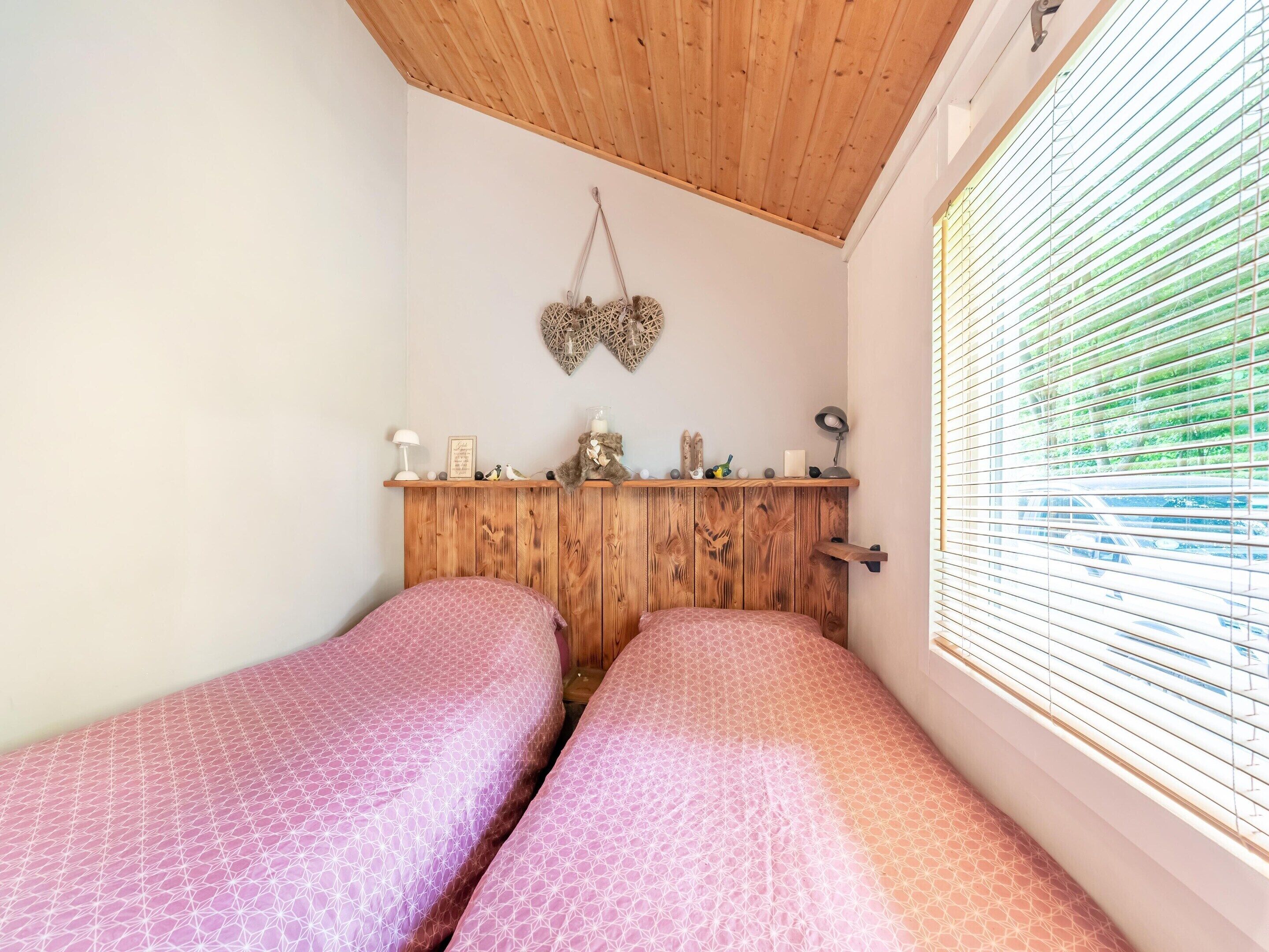 Hus | 2 soverom, individuelt innredet, strykejern/-brett og sengetøy