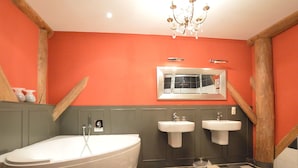 Bathroom - Heritage Farmhouse in Bronneger near Town Center (Bronneger)