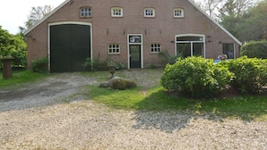 Exterior - Heritage Farmhouse in Bronneger near Town Center (Bronneger)