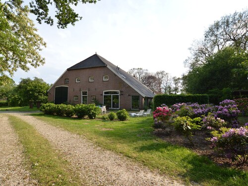 Heritage Farmhouse in Bronneger near Town Center