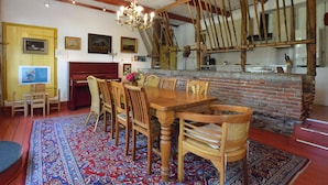Dining - Heritage Farmhouse in Bronneger near Town Center (Bronneger)