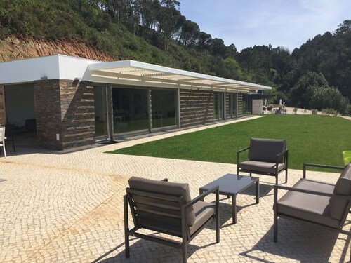 Villa With Private Pool, Garden & Spectacular Views in Cela Velha