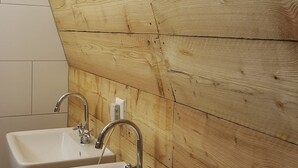 Ferienhaus | Badezimmer | Dusche, Handtücher