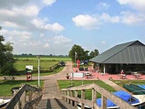 Exterior - Home With Vinyls, Bikes and Waterways (Easterlittens)