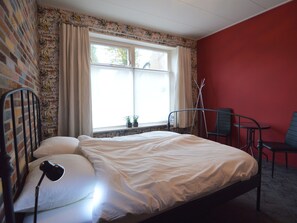 Room amenity - Home With Vinyls, Bikes and Waterways (Easterlittens)