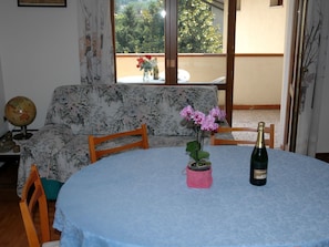 Dining - Apartment With Shared Garden, Near Lake Caldonazzo (Pergine Valsugana)