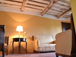 Villa | Wohnzimmer | Kamin
