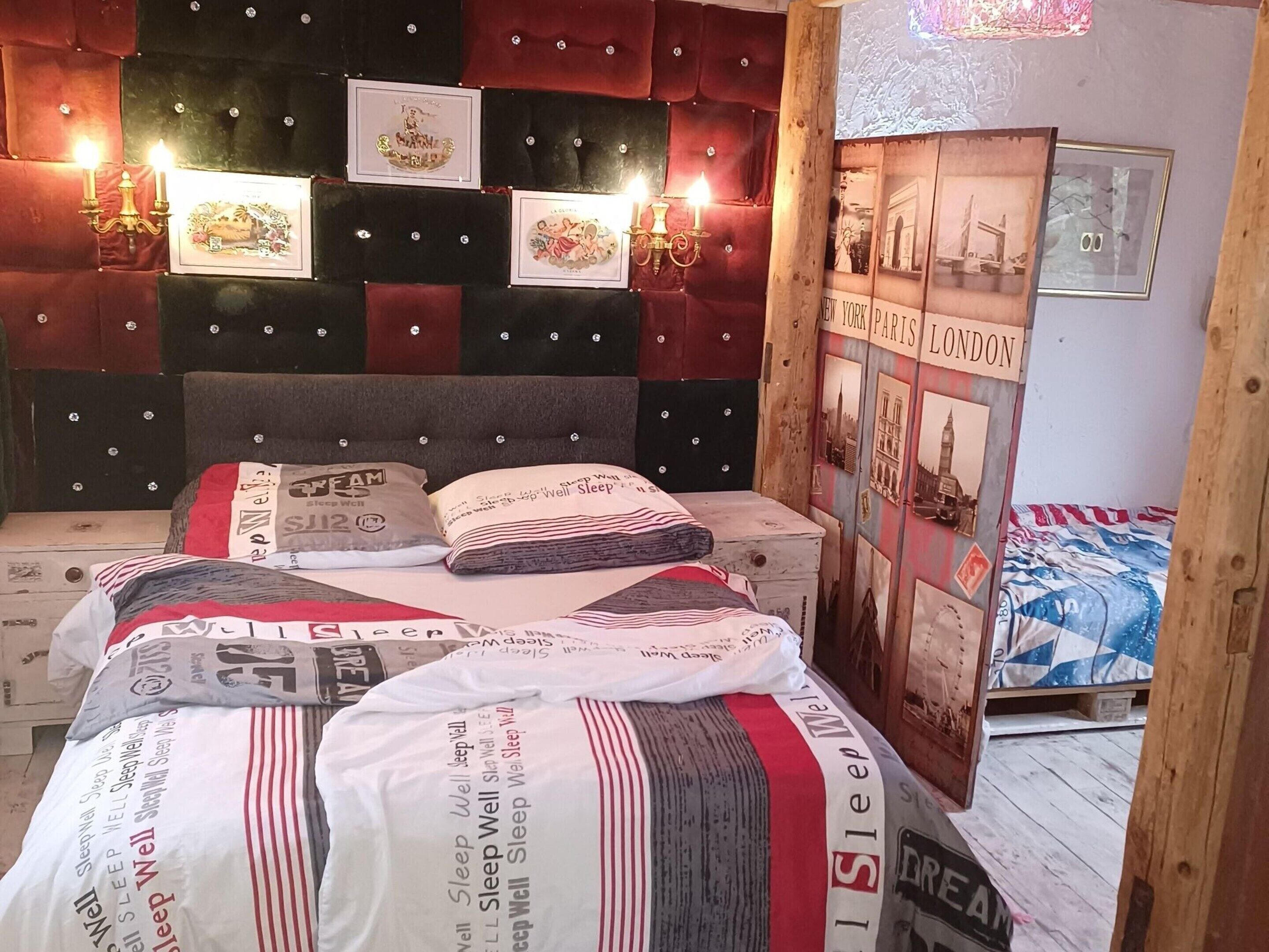 2 bedrooms, individually furnished, travel crib, bed sheets