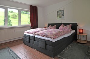 1 bedroom, individually furnished - Ferienwohnung in Bruchhausen mit Balkon (Lennestadt)