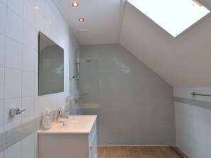 House | Bathroom | Shower - Splendid Holiday Home in Eibergen Guelders With Garden (Eibergen)