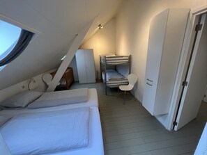 บ้านพัก | ห้องน้ำ | ฝักบัวในอ่างอาบน้ำ, ไดร์เป่าผม