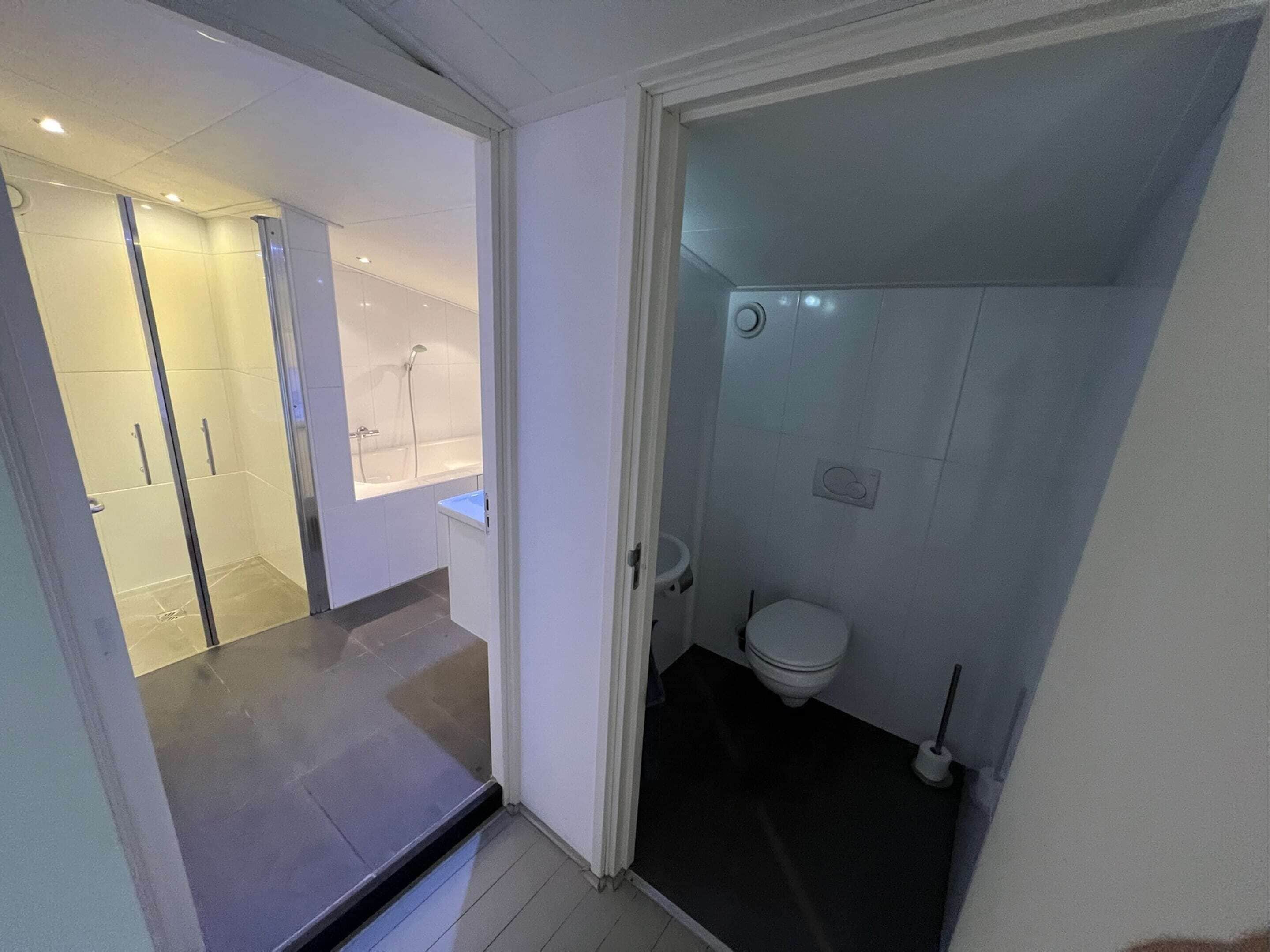House | Bathroom | Combined shower/bathtub, hair dryer
