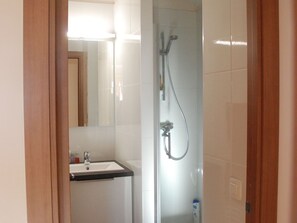 Bathroom - Spacious, Modern Apartment With Sunny Balcony in the Heart of les Portes du Soleil (La Chapelle-d'Abondance)