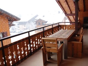 Balcony - Spacious, Modern Apartment With Sunny Balcony in the Heart of les Portes du Soleil (La Chapelle-d'Abondance)