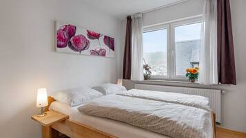 Apartment | 3 bedrooms, individually furnished, bed sheets