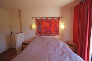 House | 4 bedrooms, individually furnished, bed sheets - Villa in Salernes With Private Pool & Garden (Salernes)