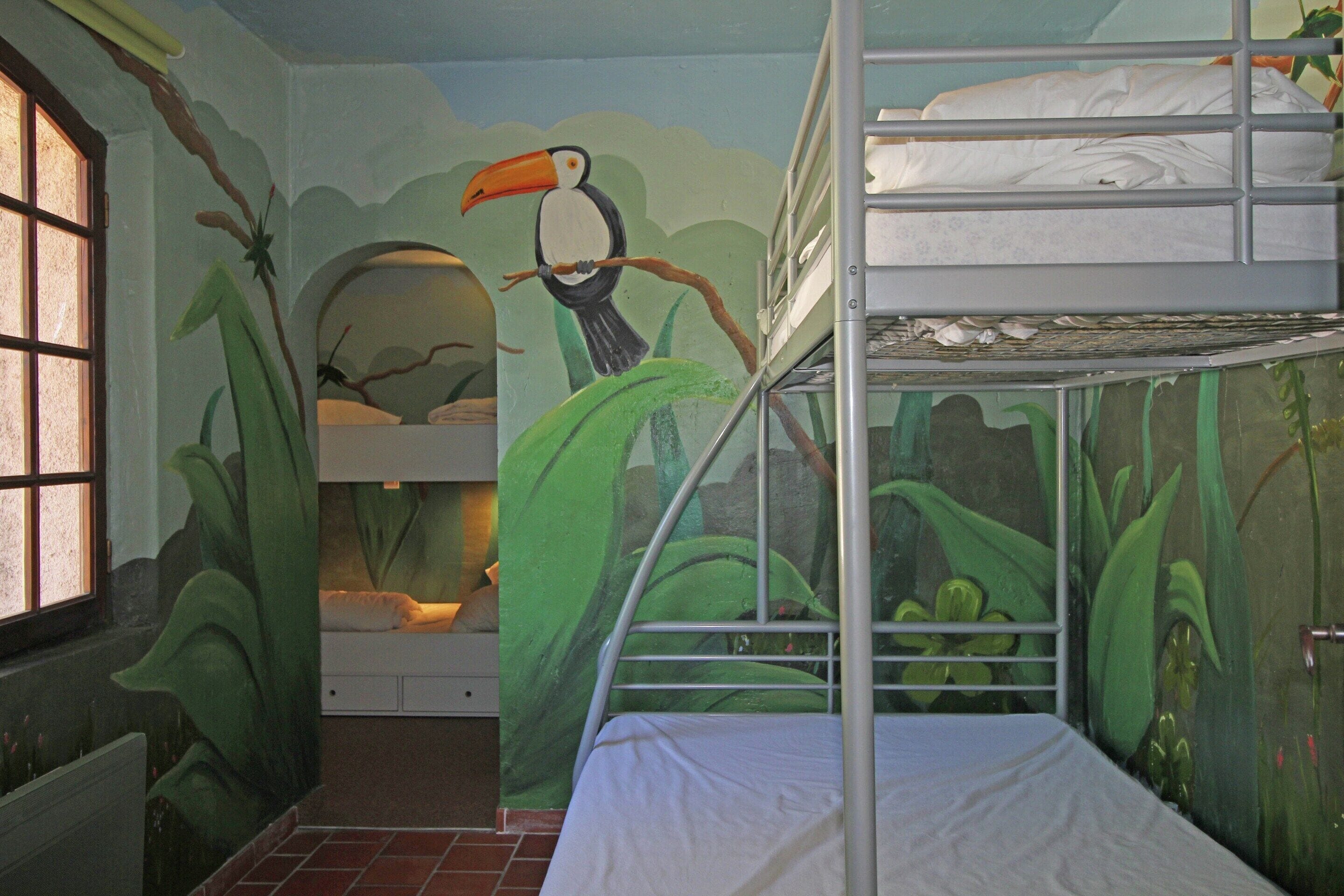 House | 4 bedrooms, individually furnished, bed sheets