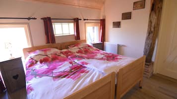 House | 4 bedrooms, individually furnished, bed sheets